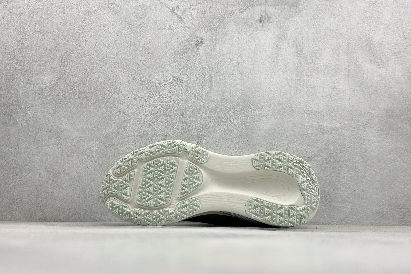 180 FS版Nike Air Zoom Vomero 18 GTX 缓震休闲跑鞋 HQ7001-003