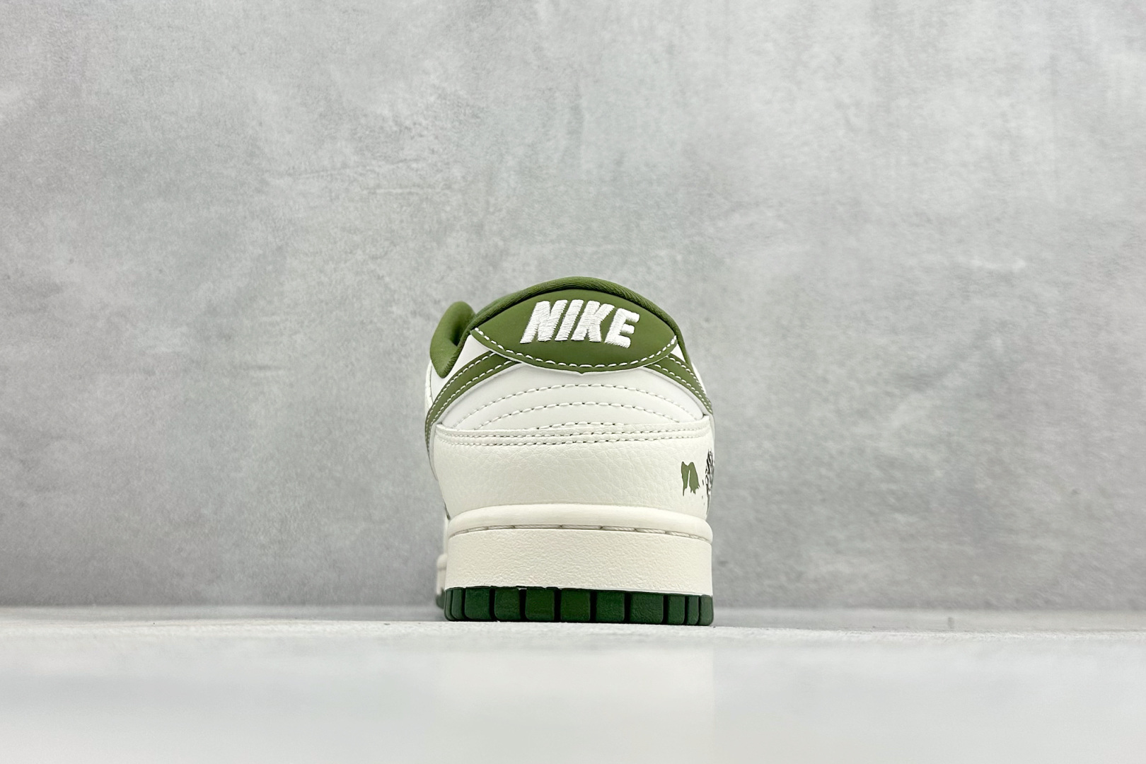 XC版Nike SB Dunk Low 斯图西联名 泼墨绿勾 周年高端定制 低帮休闲板鞋 XS6089-608