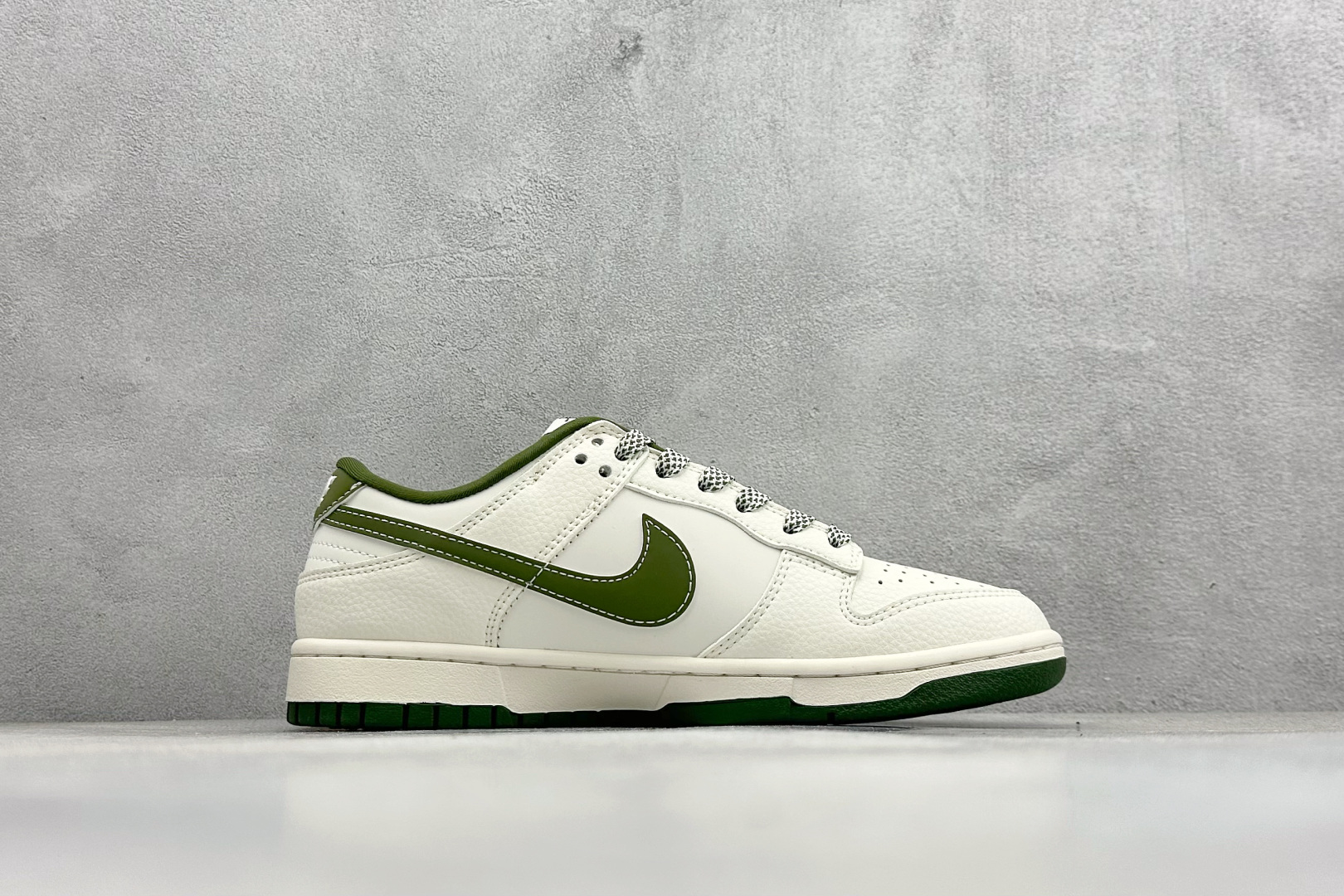 XC版Nike SB Dunk Low 斯图西联名 泼墨绿勾 周年高端定制 低帮休闲板鞋 XS6089-608