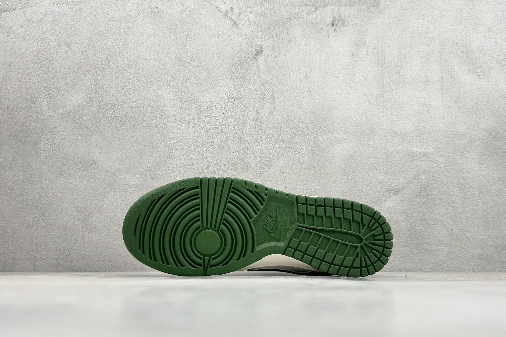 XC版Nike SB Dunk Low 斯图西联名 泼墨绿勾 周年高端定制 低帮休闲板鞋 XS6089-608