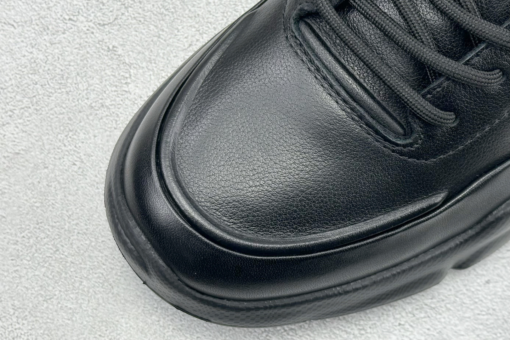 300 Ecco 健步BIOM系列秋冬真皮休闲防滑跑步鞋 825101-01001