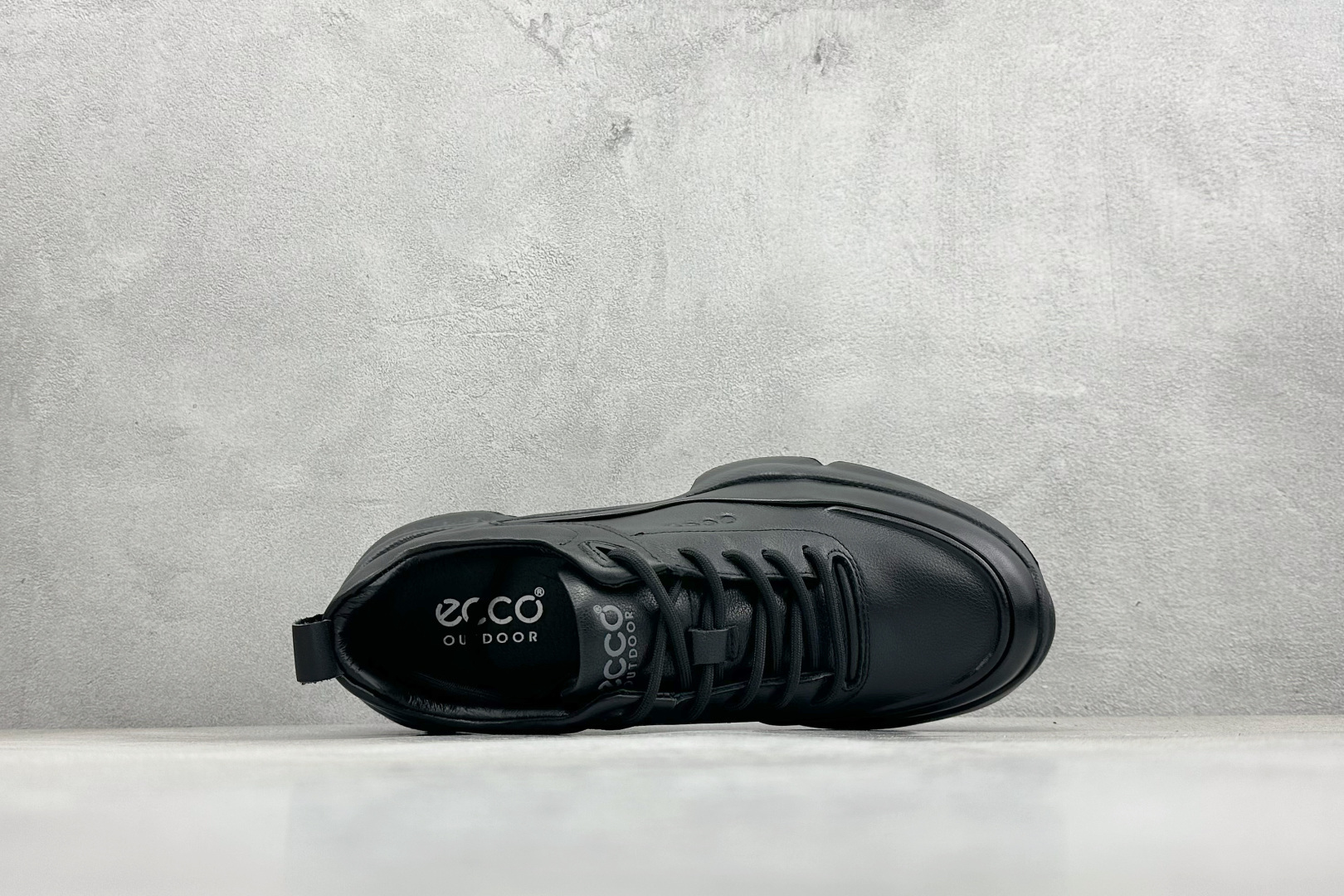 300 Ecco 健步BIOM系列秋冬真皮休闲防滑跑步鞋 825101-01001