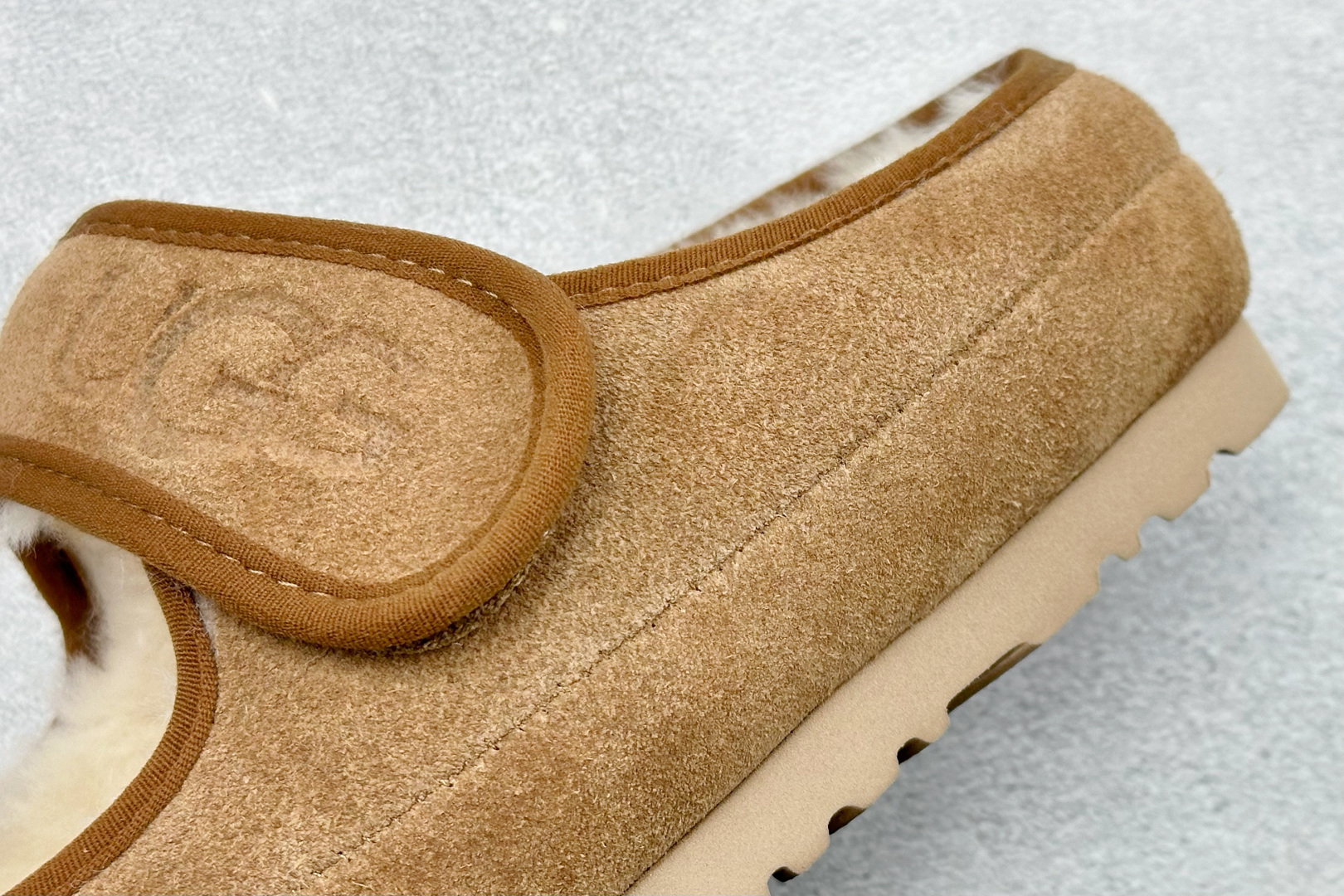 240 UGG 秋冬羊皮毛一体雪地靴 088-1-CHE