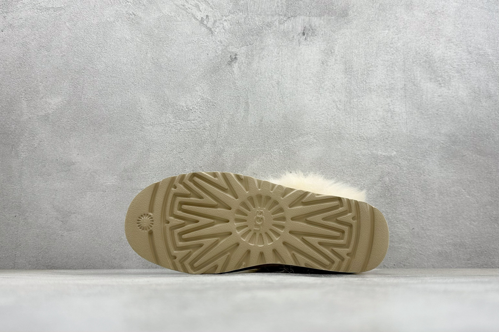 300 UGG W CLASSIC ULTRA MINI CHALET 新款一体雪地靴 1173832