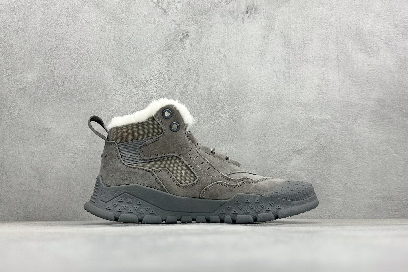 280 UGG Tasman Weather Hybrid 塔斯曼混合系列户外中帮休闲马丁靴雪地靴 U6136