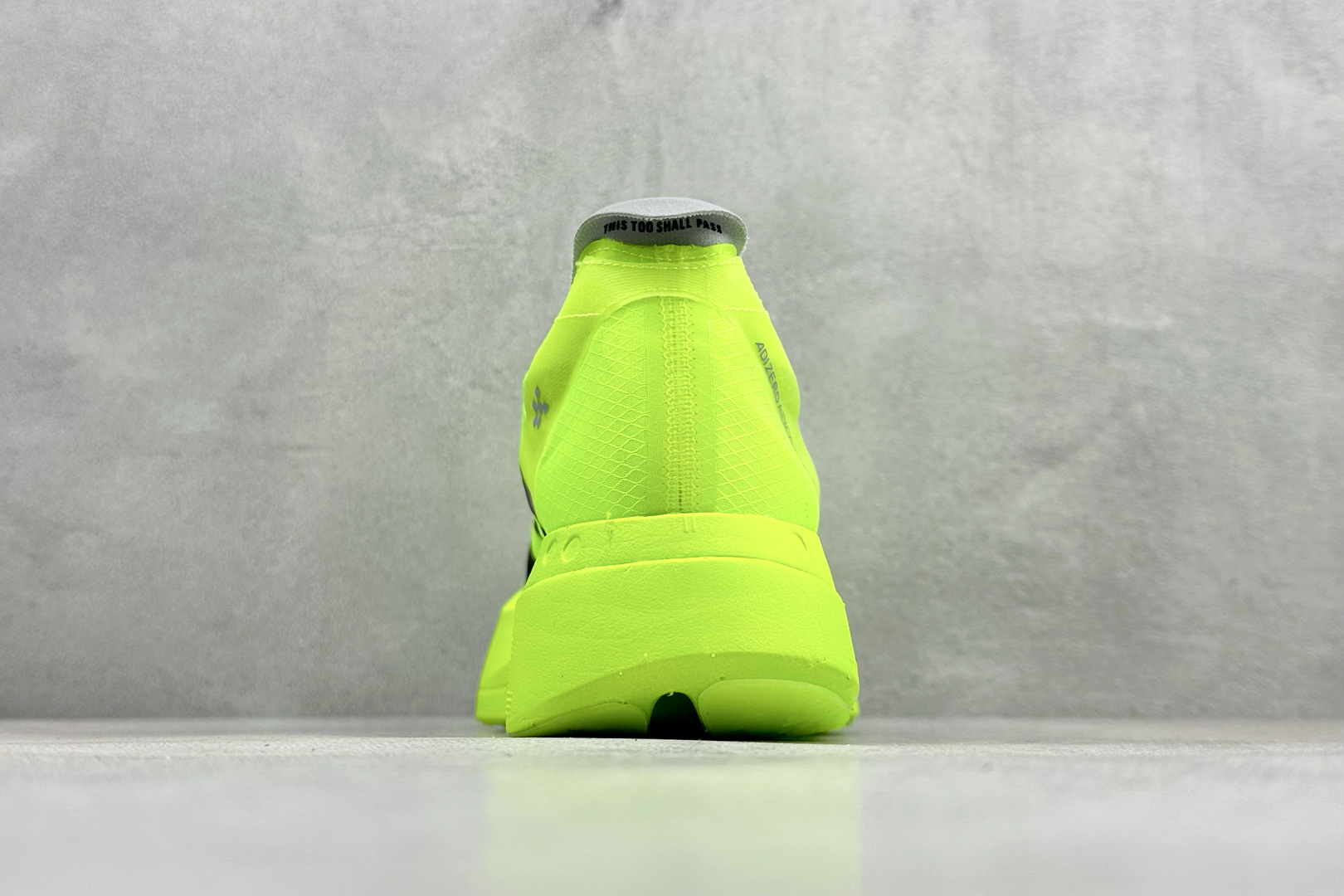 260 AdidAdizero Adios 4 M 阿迪透气轻盈低帮跑步鞋 JR6364