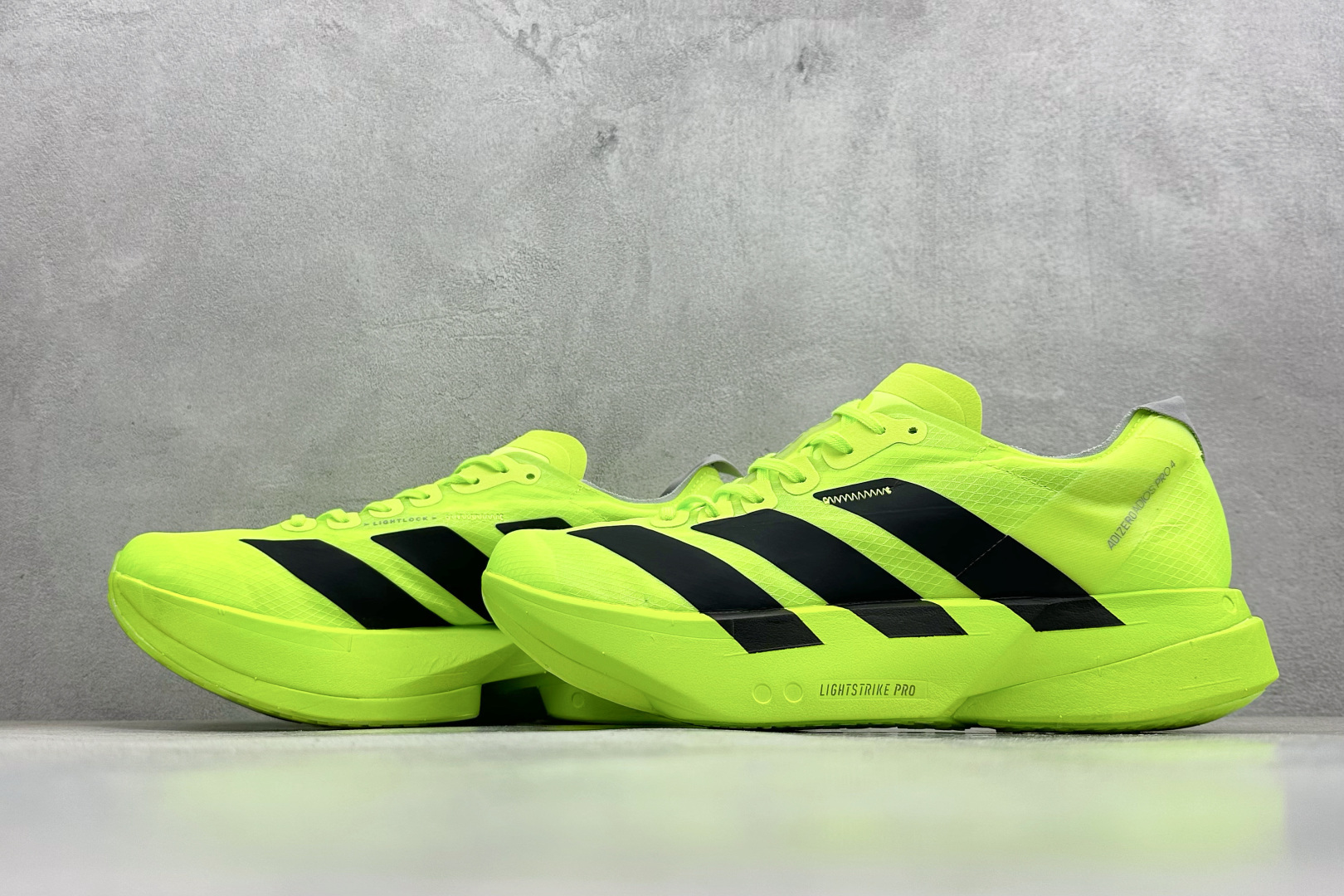 260 AdidAdizero Adios 4 M 阿迪透气轻盈低帮跑步鞋 JR6364