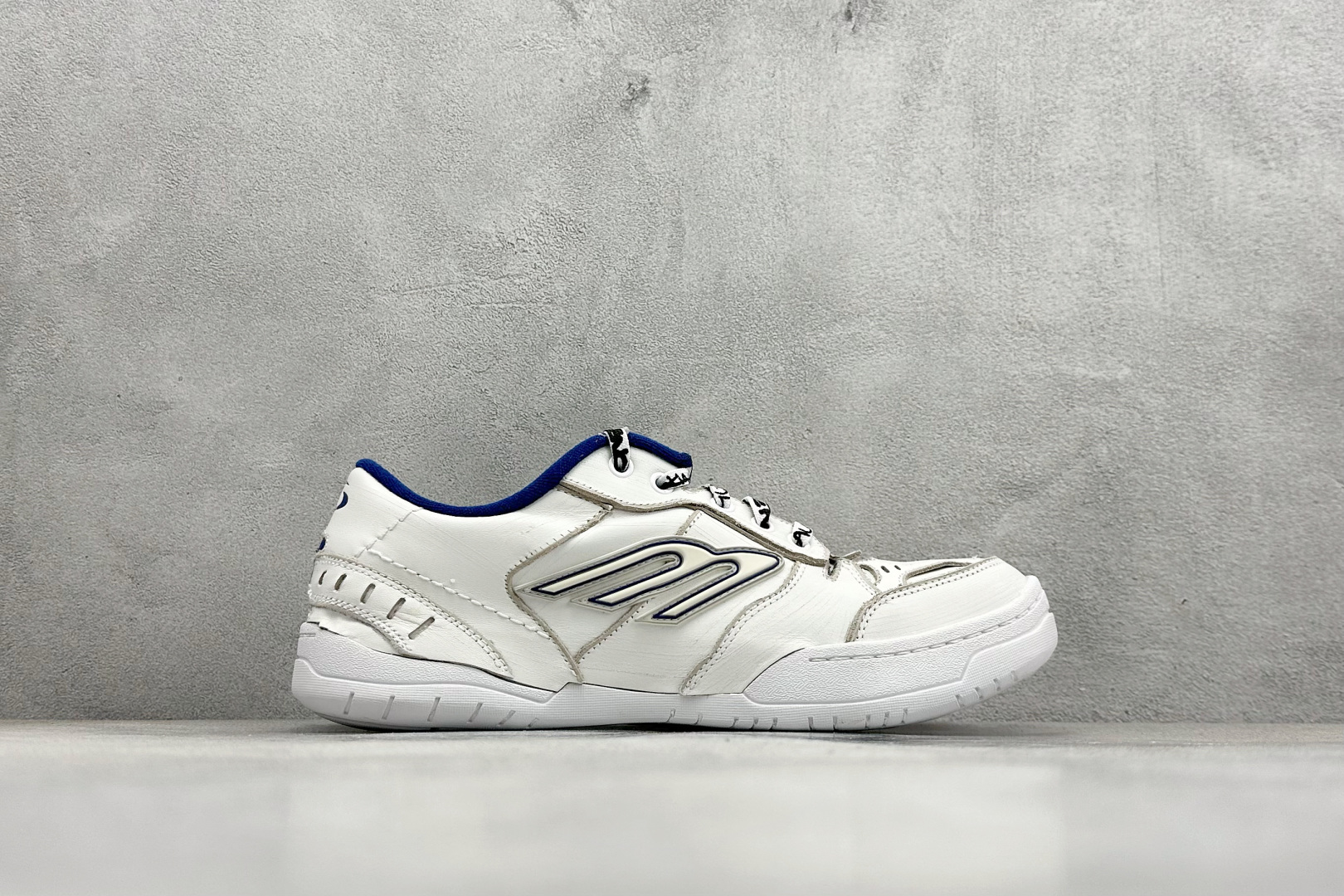 380 PK版Balenciaga 巴黎世家十八代 Hamptons 手工做旧款 牛皮革 复古圆头系带低帮休闲鞋 841765-WCURB-9141