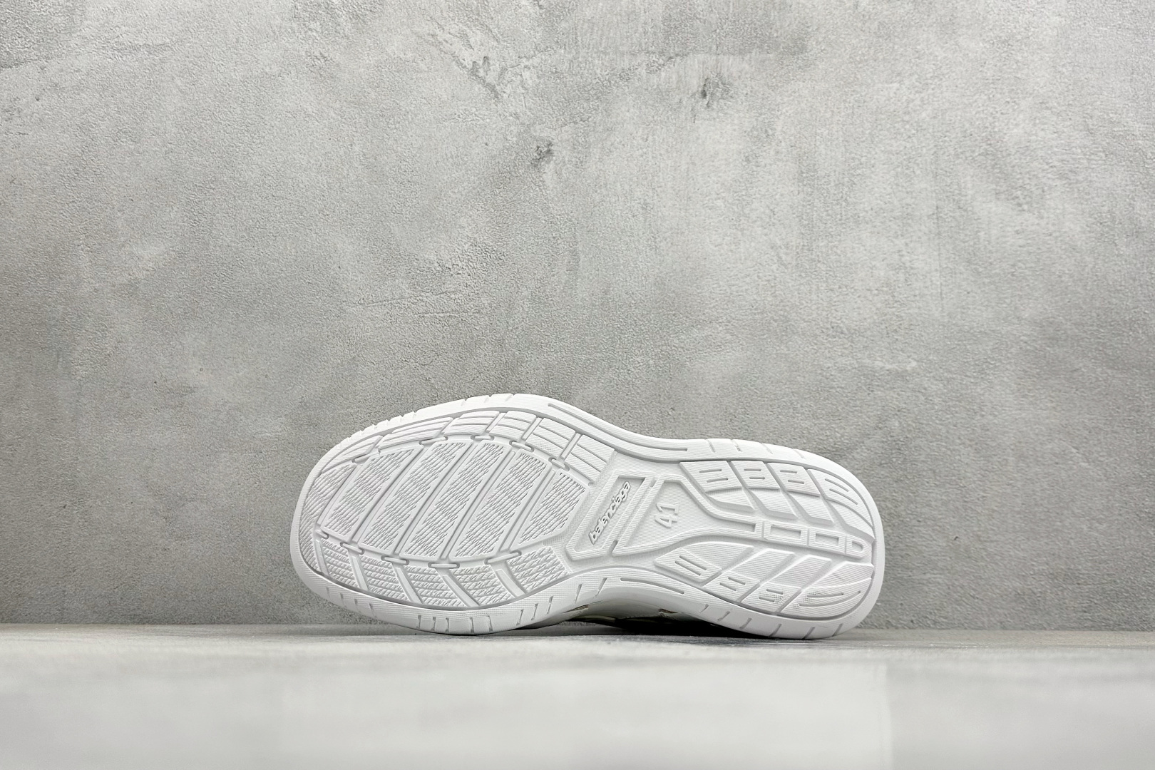 380 PK版Balenciaga 巴黎世家十八代 Hamptons 手工做旧款 牛皮革 复古圆头系带低帮休闲鞋 841765-WCURB-9141