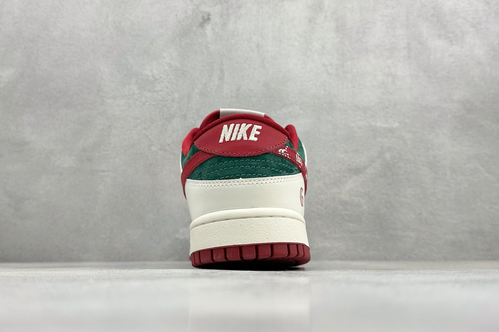 280 XC版Nike SB Dunk Low“古驰联名——米白酒红底” 周年高端定制 低帮休闲板鞋 SR8888-013