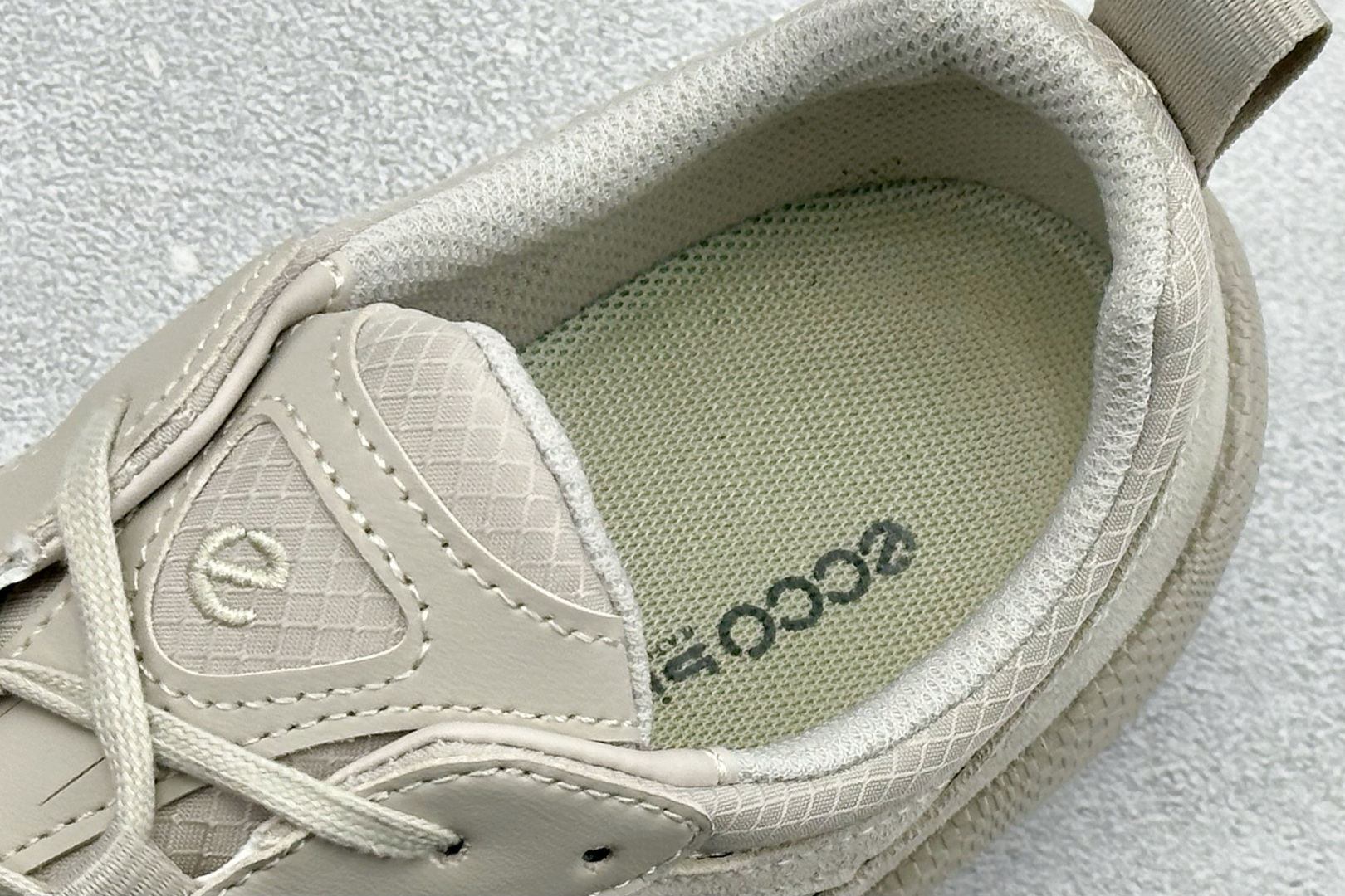 200 ECCO爱步运动休闲鞋 轻便缓震跑步鞋 802433-60779