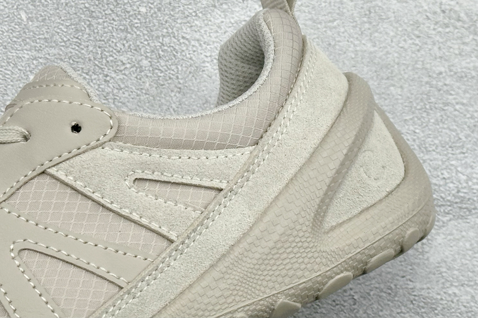 200 ECCO爱步运动休闲鞋 轻便缓震跑步鞋 802433-60779