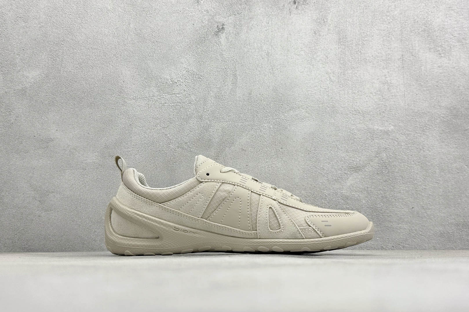 200 ECCO爱步运动休闲鞋 轻便缓震跑步鞋 802433-60779