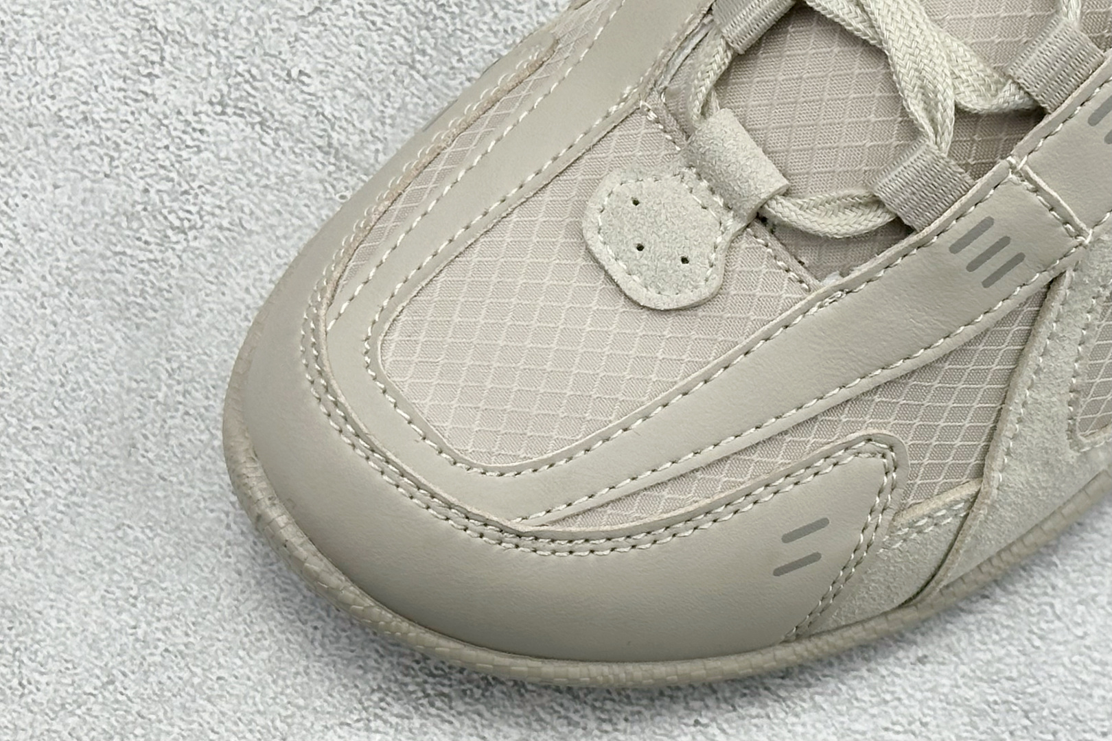 200 ECCO爱步运动休闲鞋 轻便缓震跑步鞋 802433-60779