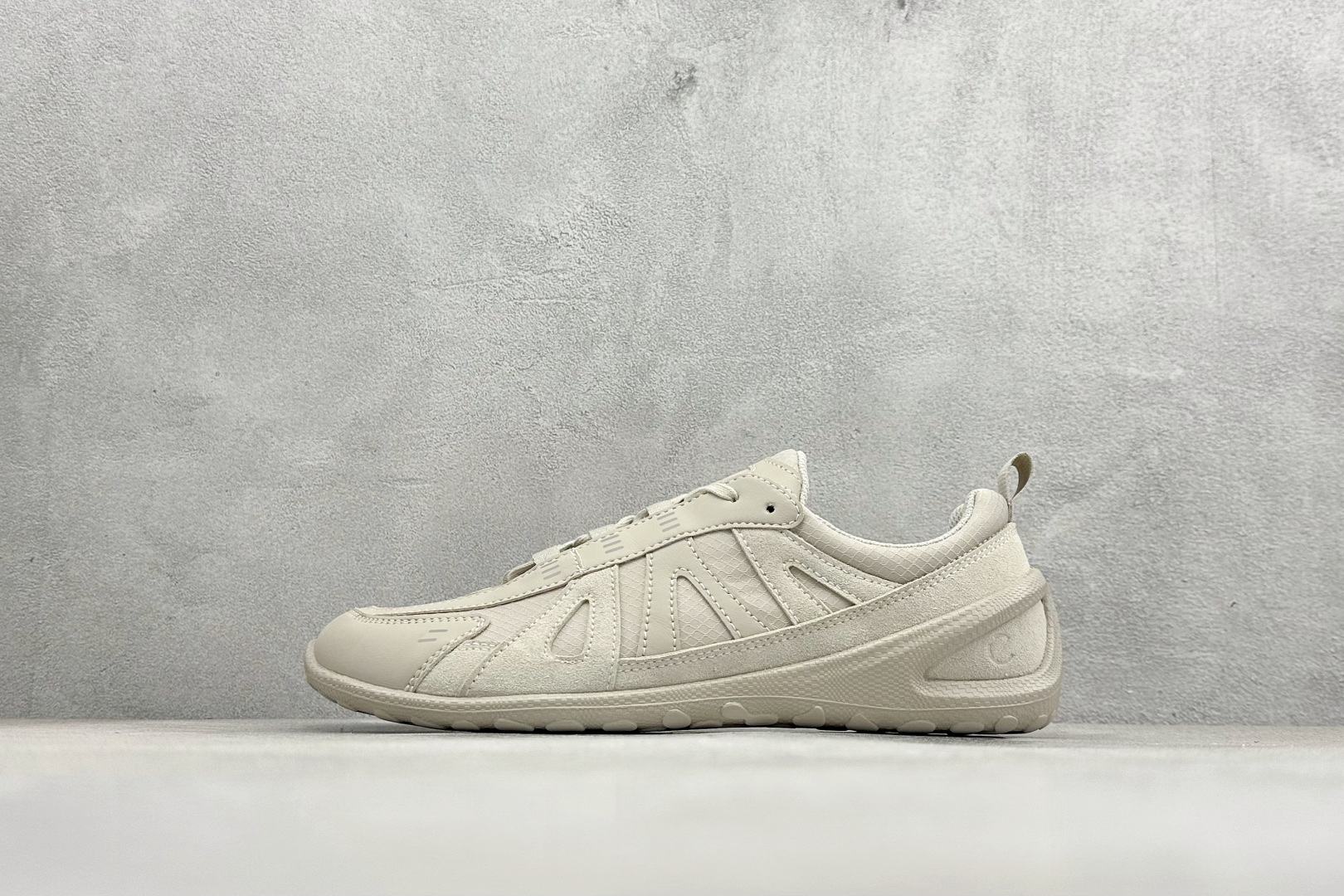 200 ECCO爱步运动休闲鞋 轻便缓震跑步鞋 802433-60779