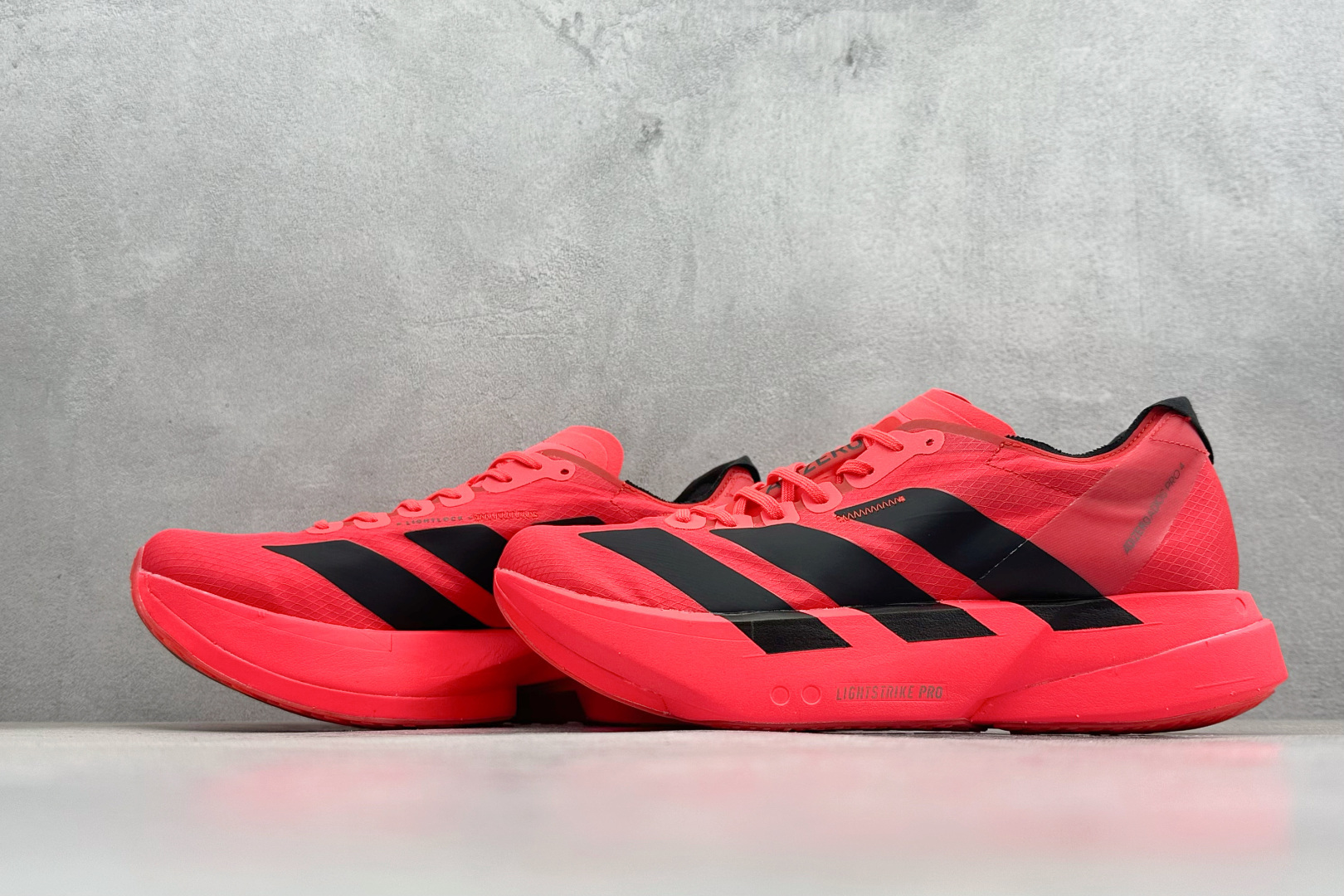 260 AdidAdizero Adios 4 M 阿迪透气轻盈低帮跑步鞋 JR6368