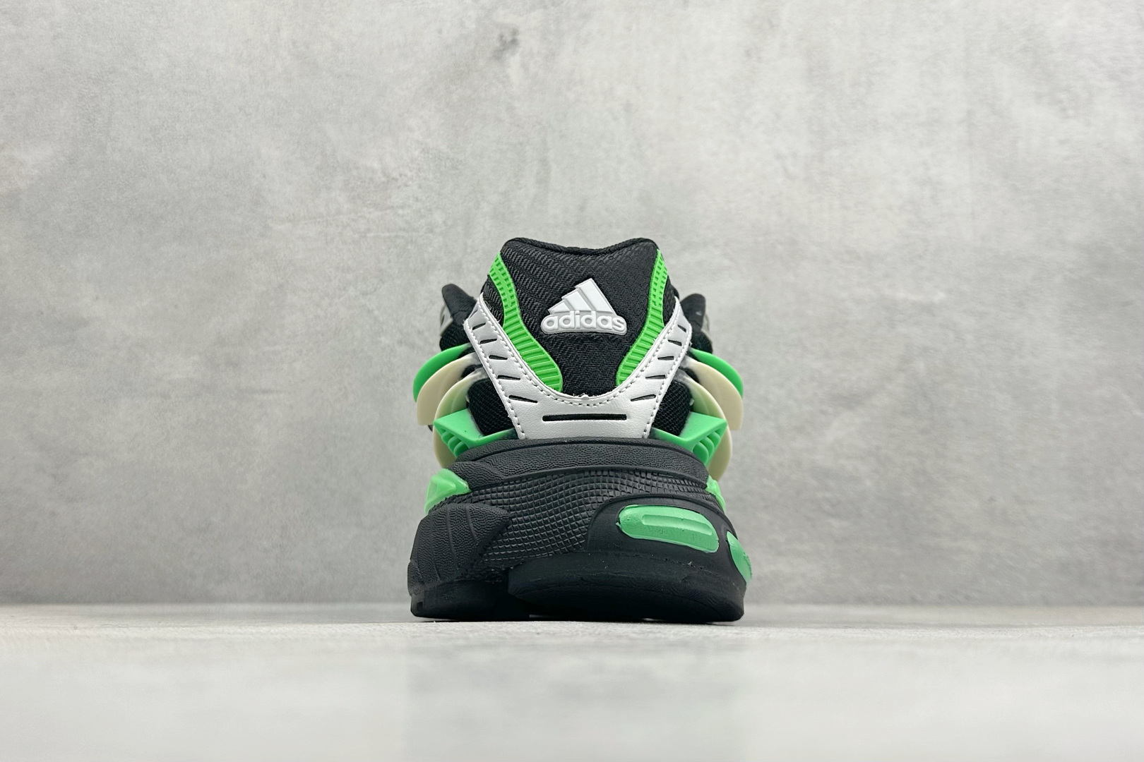 240 Pharrell x AD Adistar Jellyfish 联名款低帮复古风老爹鞋 JP9266