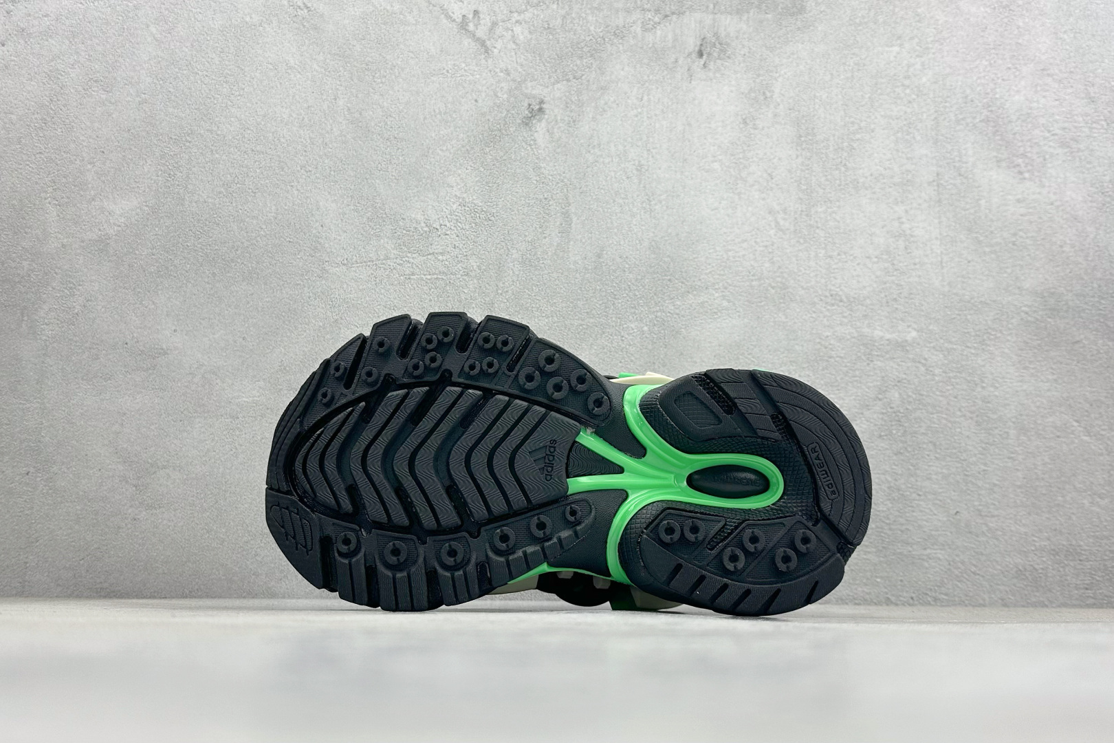 240 Pharrell x AD Adistar Jellyfish 联名款低帮复古风老爹鞋 JP9266