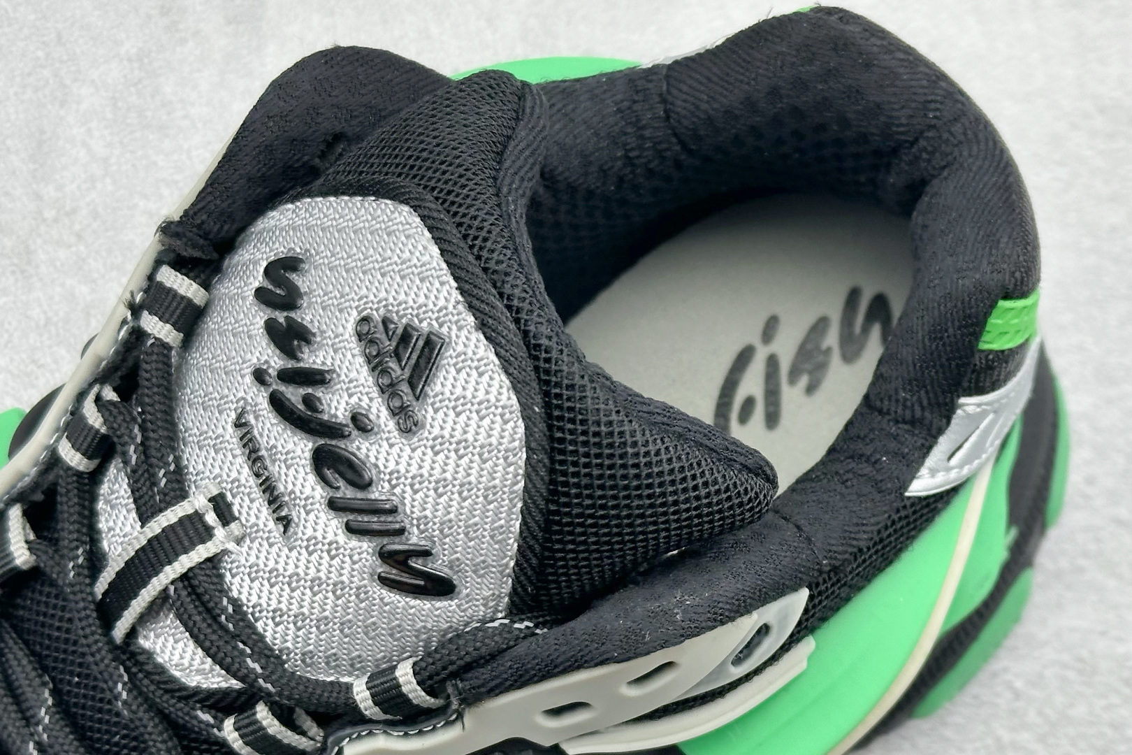 240 Pharrell x AD Adistar Jellyfish 联名款低帮复古风老爹鞋 JP9266