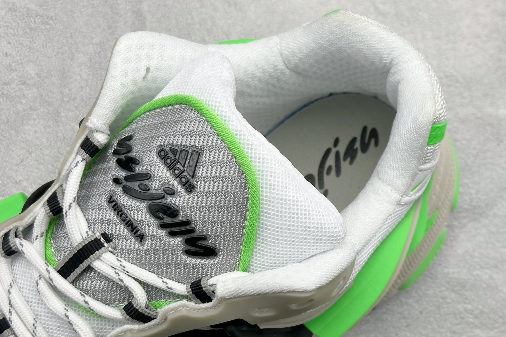 240 Pharrell x AD Adistar Jellyfish 联名款低帮复古风老爹鞋 JP9260