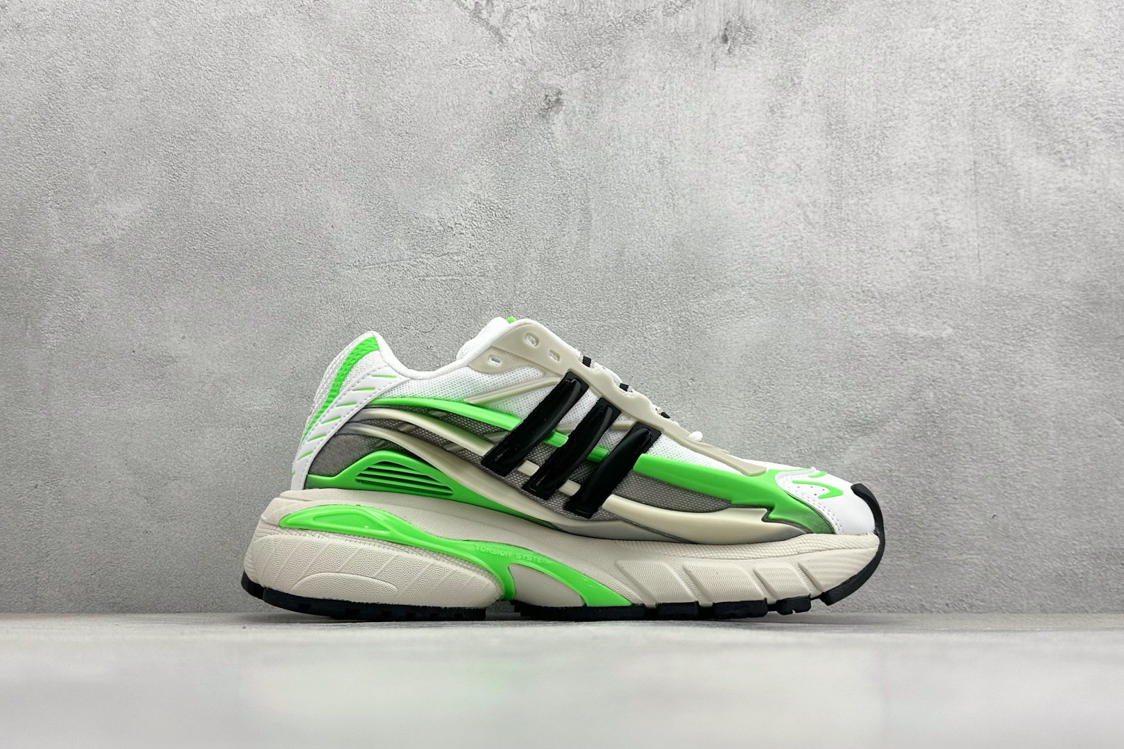 240 Pharrell x AD Adistar Jellyfish 联名款低帮复古风老爹鞋 JP9260