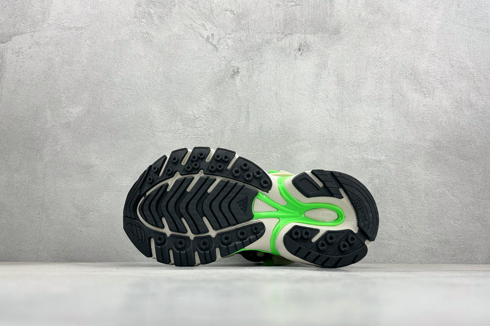 240 Pharrell x AD Adistar Jellyfish 联名款低帮复古风老爹鞋 JP9260