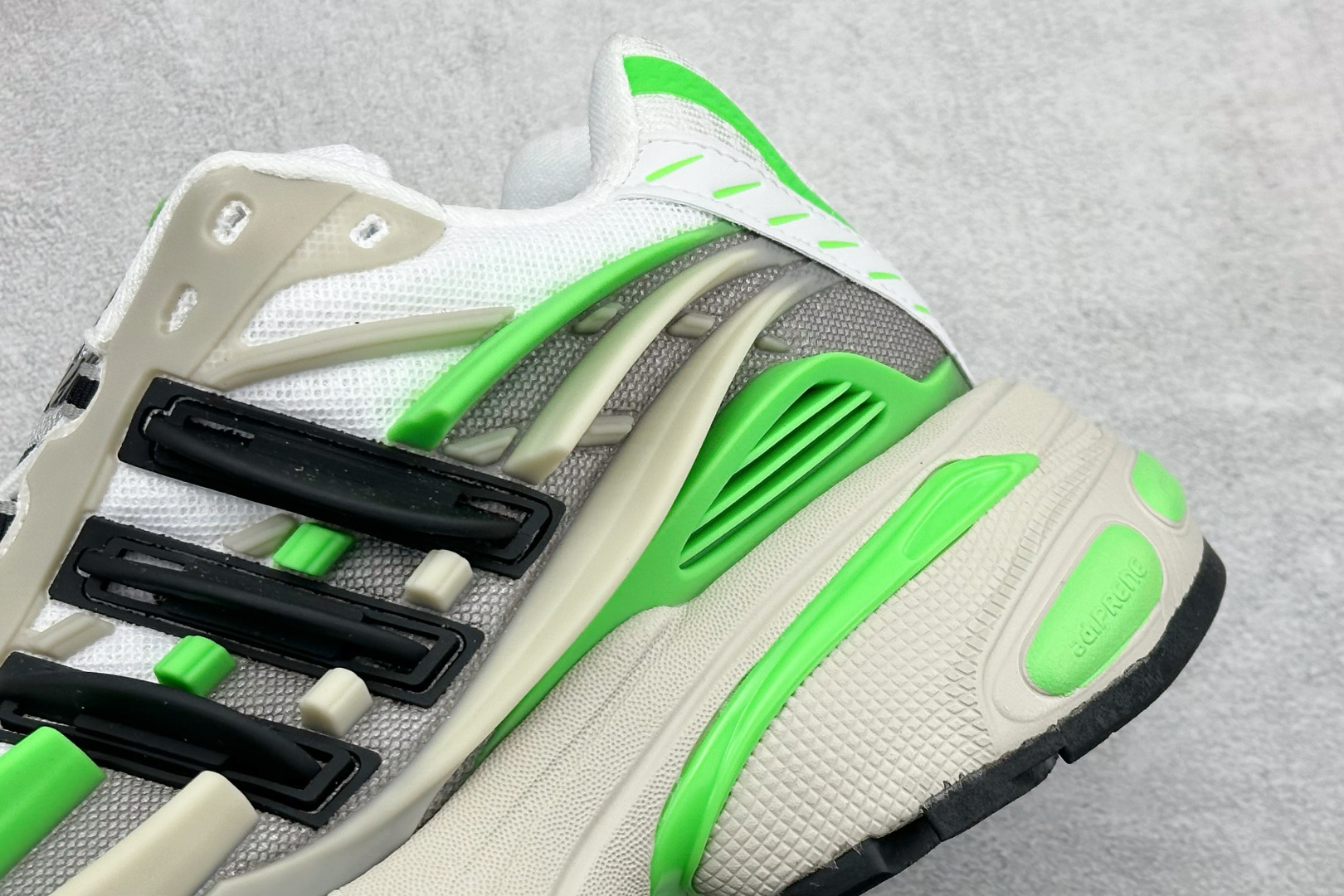 240 Pharrell x AD Adistar Jellyfish 联名款低帮复古风老爹鞋 JP9260