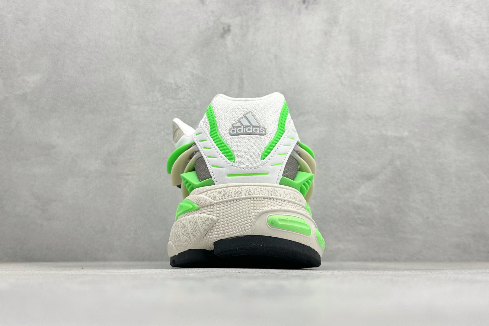 240 Pharrell x AD Adistar Jellyfish 联名款低帮复古风老爹鞋 JP9260