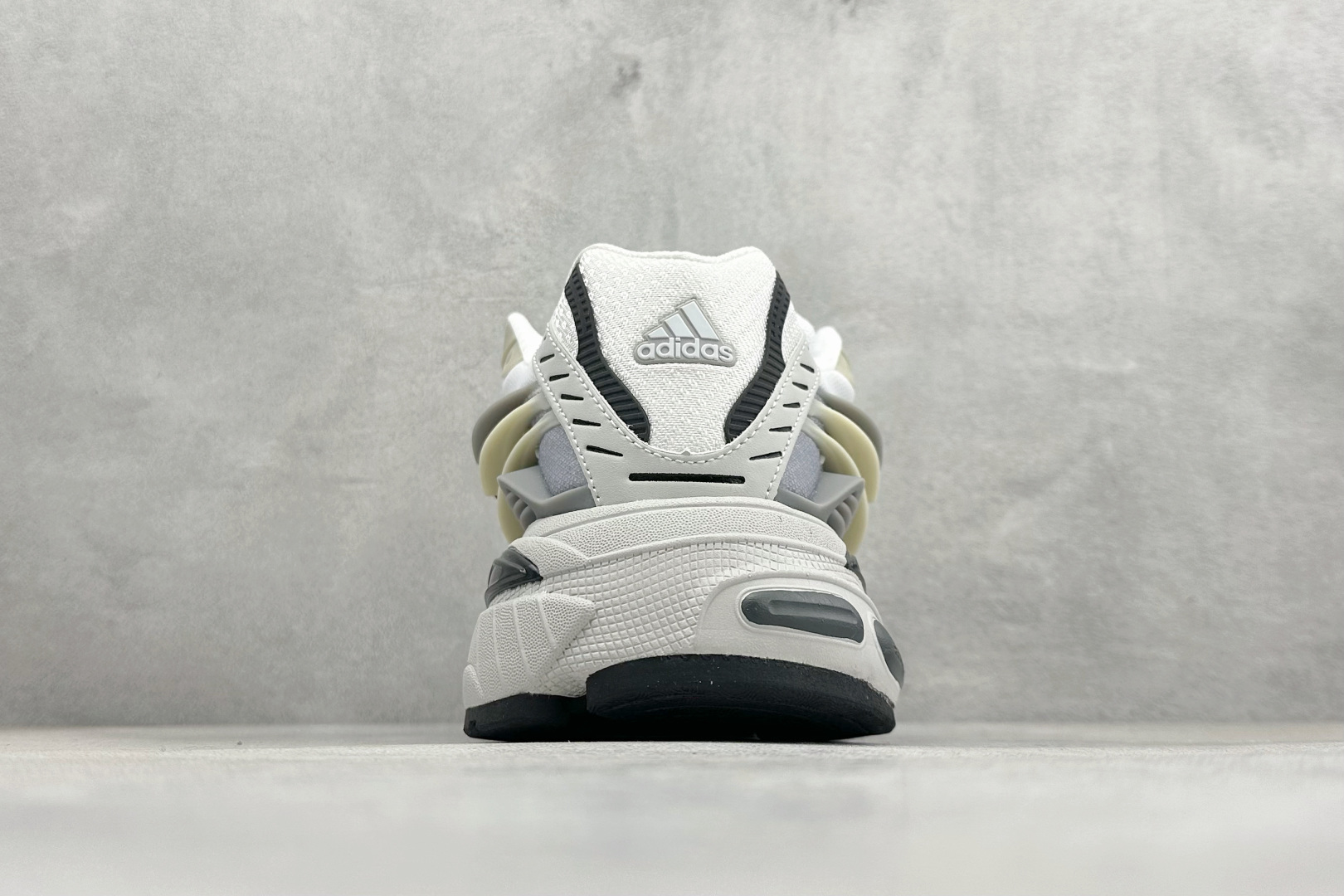 240 Pharrell x AD Adistar Jellyfish 联名款低帮复古风老爹鞋 JP9265