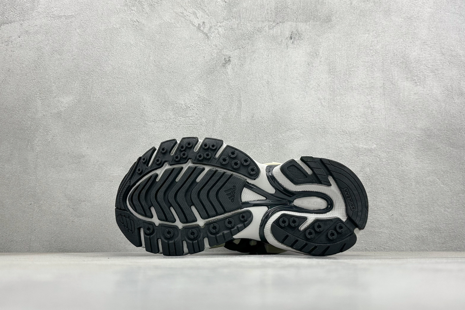 240 Pharrell x AD Adistar Jellyfish 联名款低帮复古风老爹鞋 JP9265