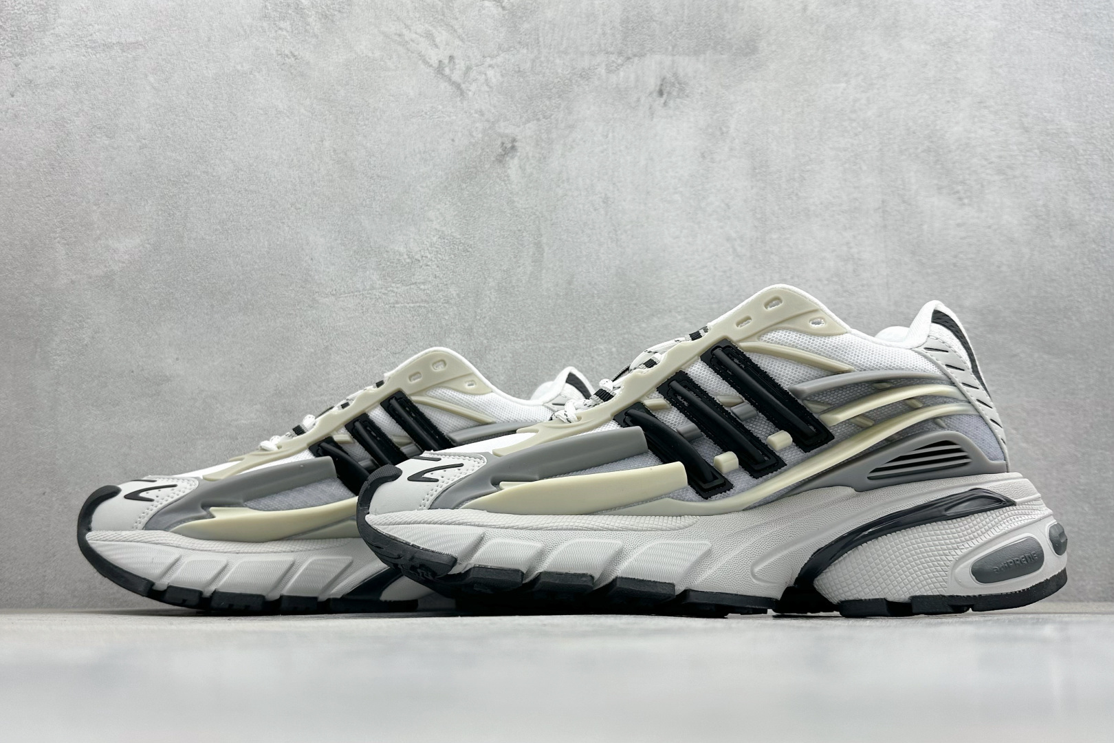 240 Pharrell x AD Adistar Jellyfish 联名款低帮复古风老爹鞋 JP9265