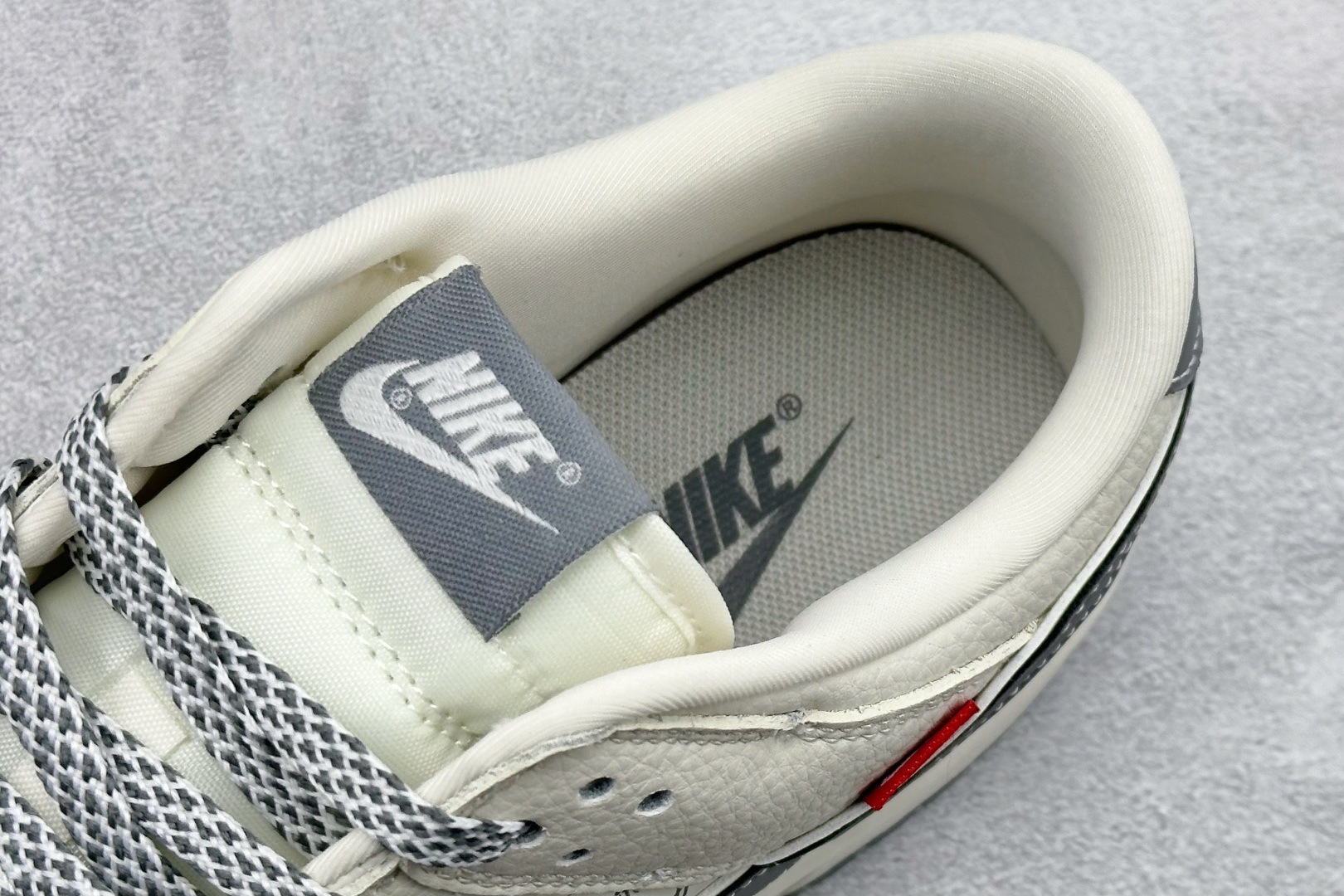 280 Nike SB Dunk Low “off white联名------白灰双沟” 高端定制 低帮休闲板鞋 SD8888-005