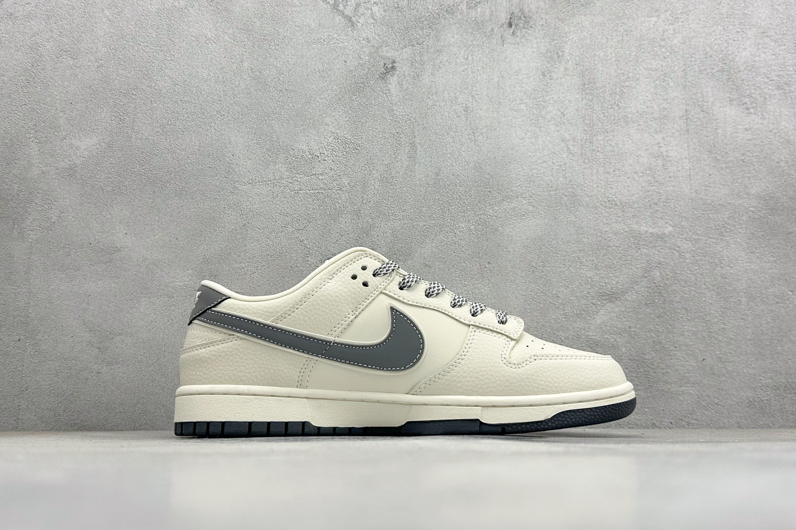 280 Nike SB Dunk Low “off white联名------白灰双沟” 高端定制 低帮休闲板鞋 SD8888-005