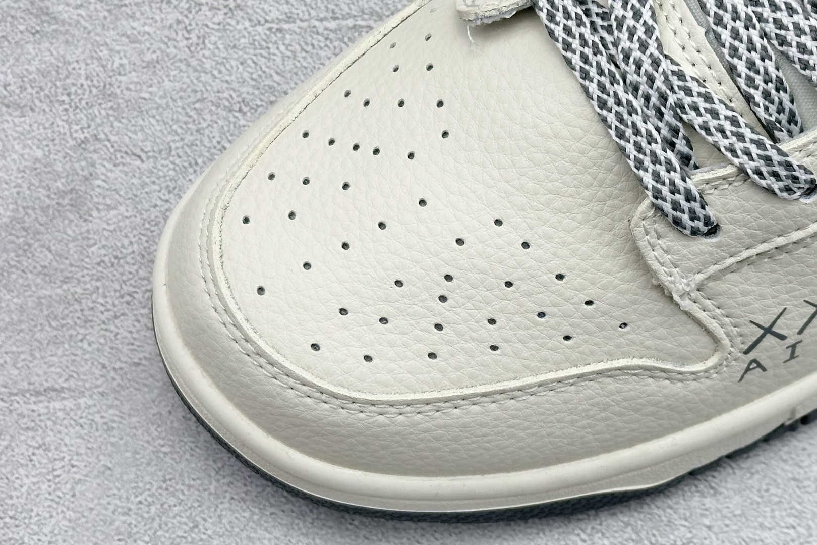 280 Nike SB Dunk Low “off white联名------白灰双沟” 高端定制 低帮休闲板鞋 SD8888-005