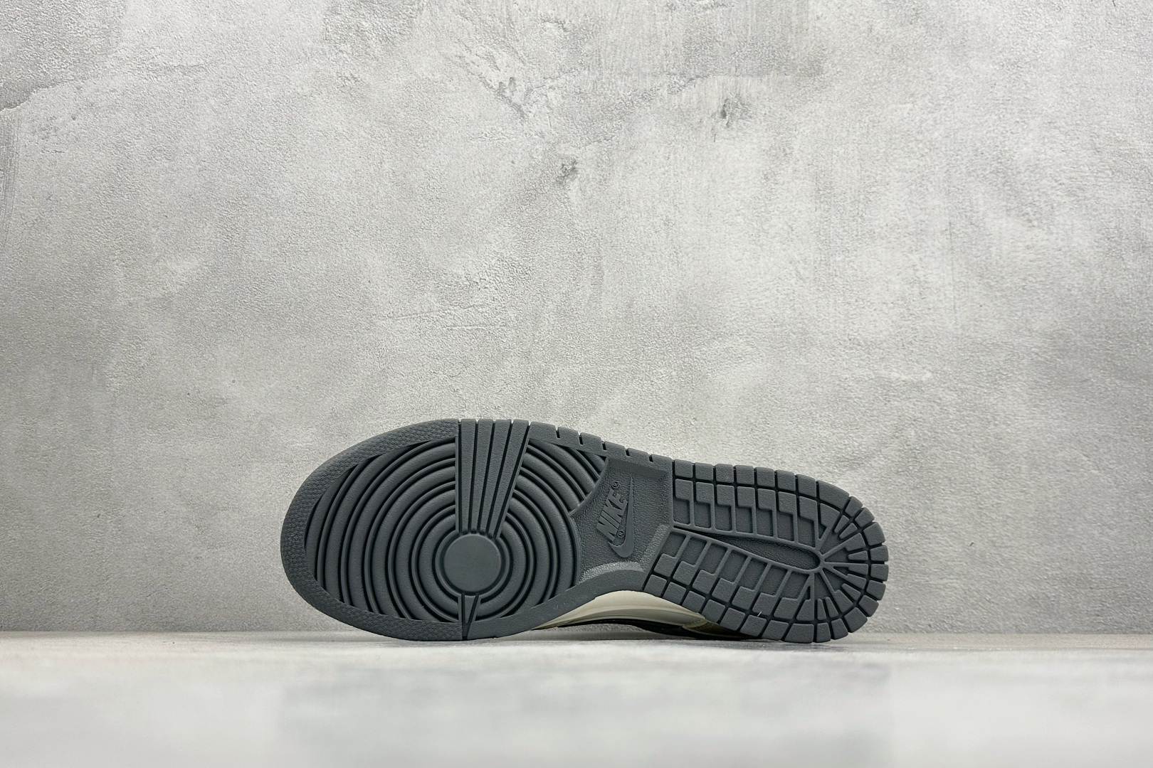 280 Nike SB Dunk Low “off white联名------白灰双沟” 高端定制 低帮休闲板鞋 SD8888-005