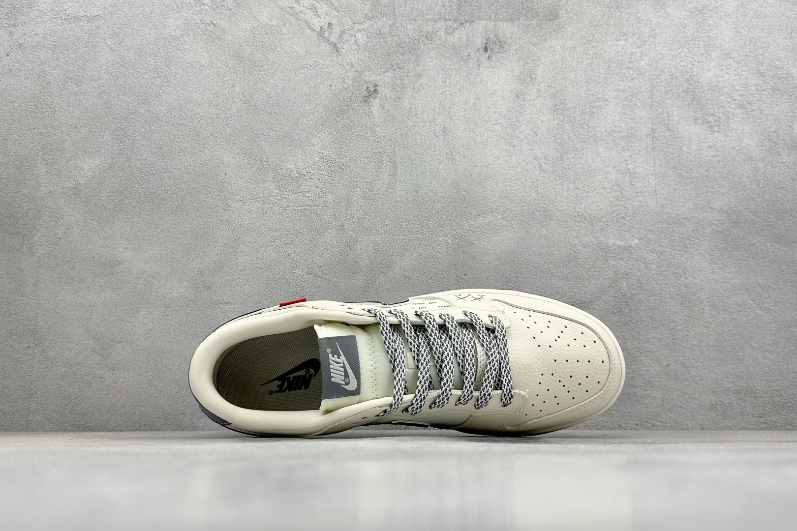 280 Nike SB Dunk Low “off white联名------白灰双沟” 高端定制 低帮休闲板鞋 SD8888-005