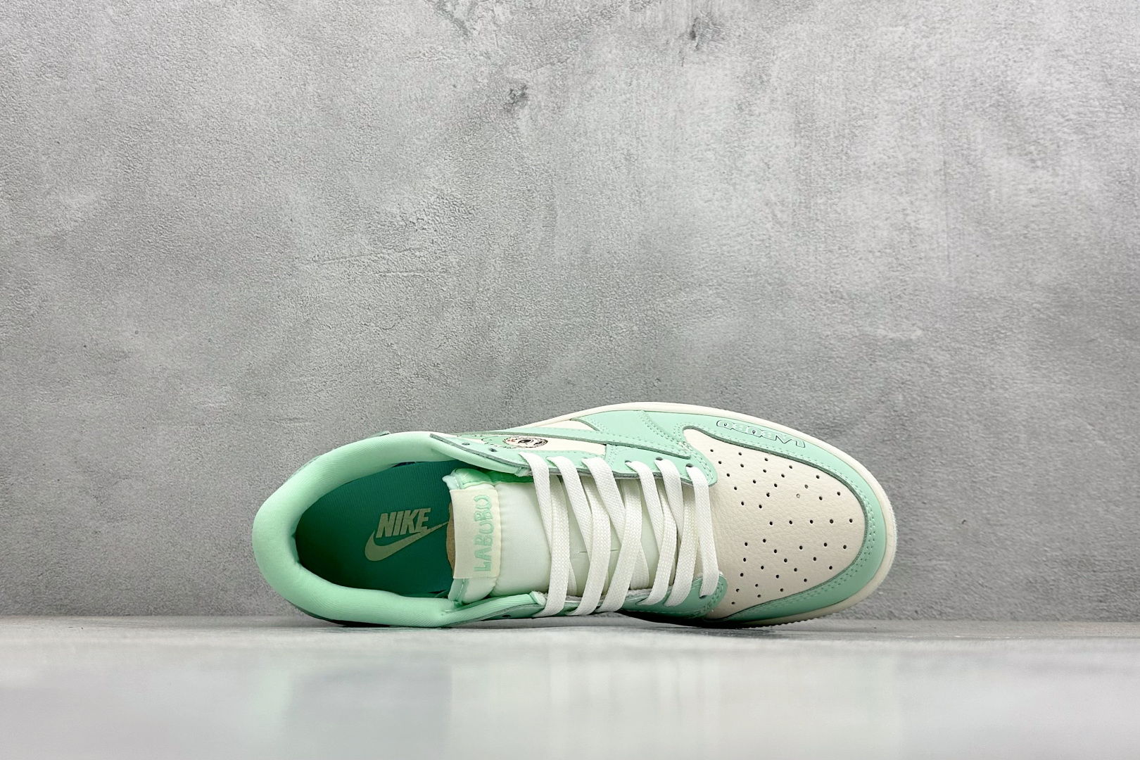 280 Travis Scott x Jordan 1 Low “Labubu拉布布联名” 高端定制 乔丹倒勾低帮休闲板鞋 DD7866-125