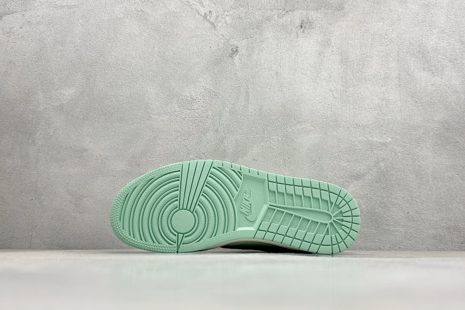 280 Travis Scott x Jordan 1 Low “Labubu拉布布联名” 高端定制 乔丹倒勾低帮休闲板鞋 DD7866-125