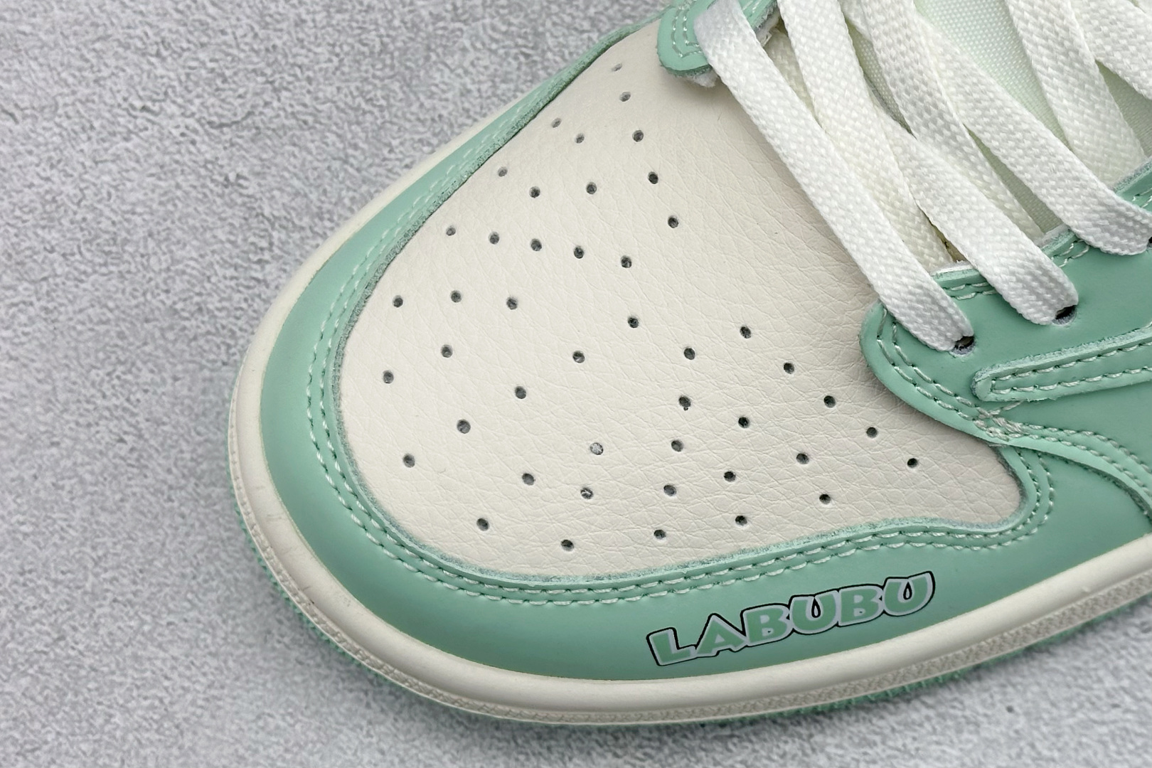 280 Travis Scott x Jordan 1 Low “Labubu拉布布联名” 高端定制 乔丹倒勾低帮休闲板鞋 DD7866-125