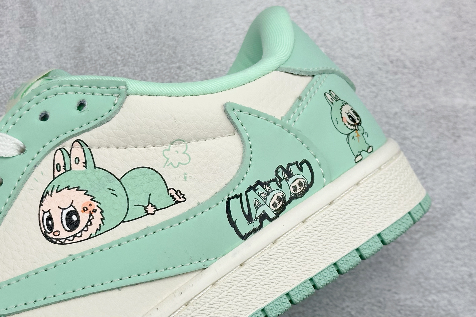 280 Travis Scott x Jordan 1 Low “Labubu拉布布联名” 高端定制 乔丹倒勾低帮休闲板鞋 DD7866-125