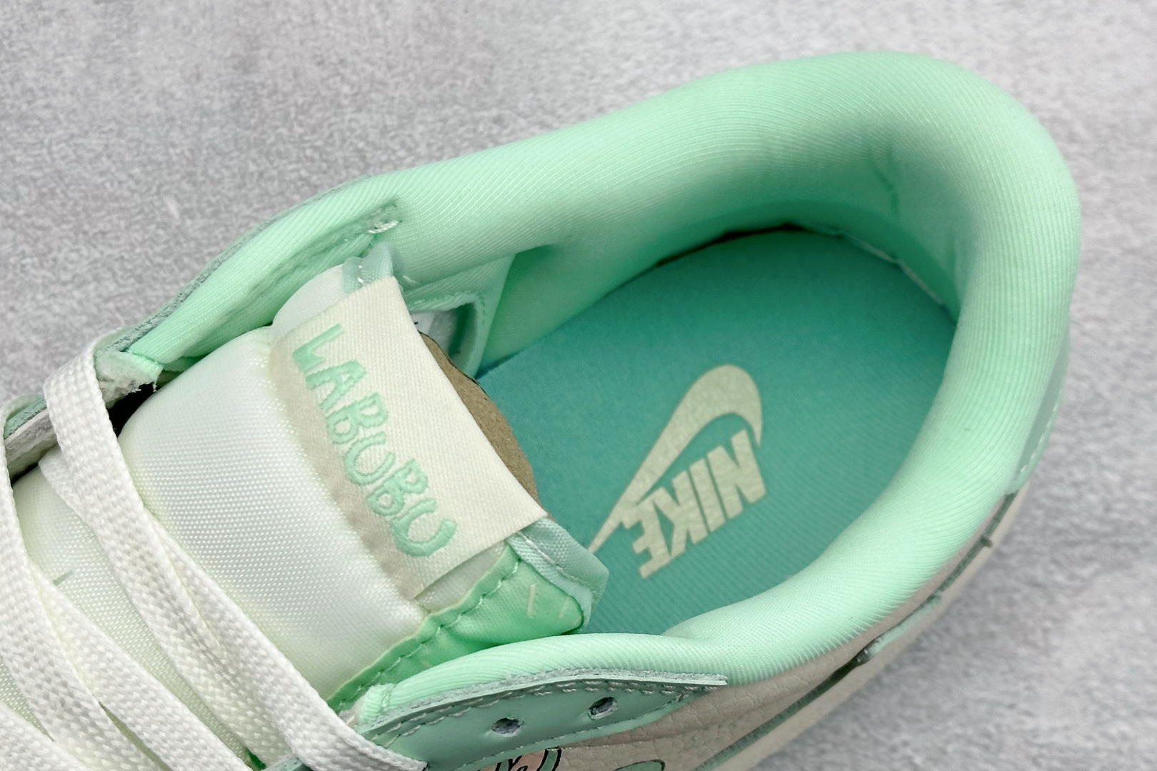 280 Travis Scott x Jordan 1 Low “Labubu拉布布联名” 高端定制 乔丹倒勾低帮休闲板鞋 DD7866-125