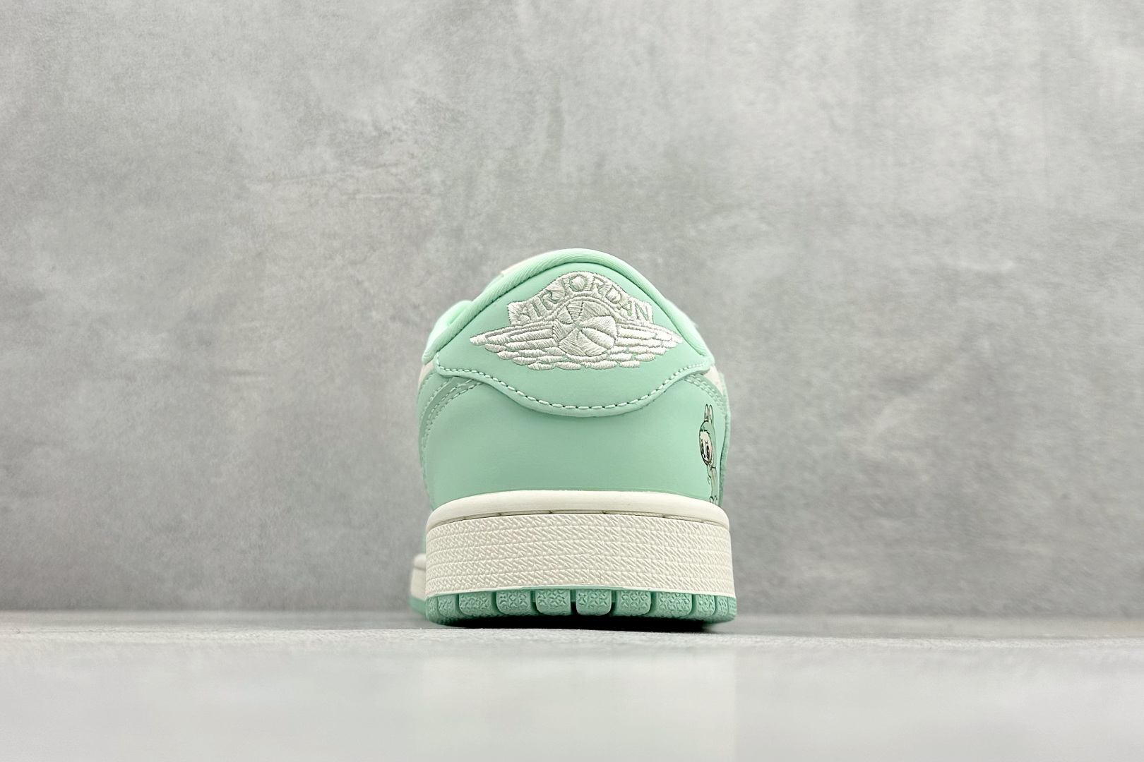 280 Travis Scott x Jordan 1 Low “Labubu拉布布联名” 高端定制 乔丹倒勾低帮休闲板鞋 DD7866-125