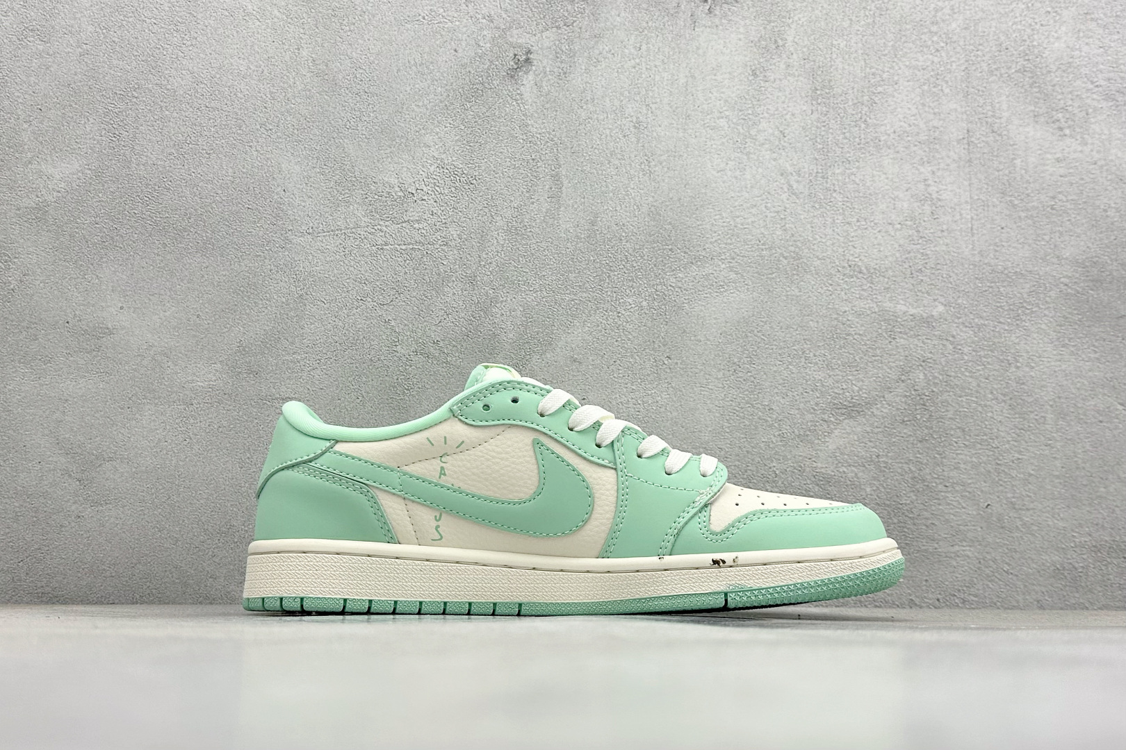 280 Travis Scott x Jordan 1 Low “Labubu拉布布联名” 高端定制 乔丹倒勾低帮休闲板鞋 DD7866-125