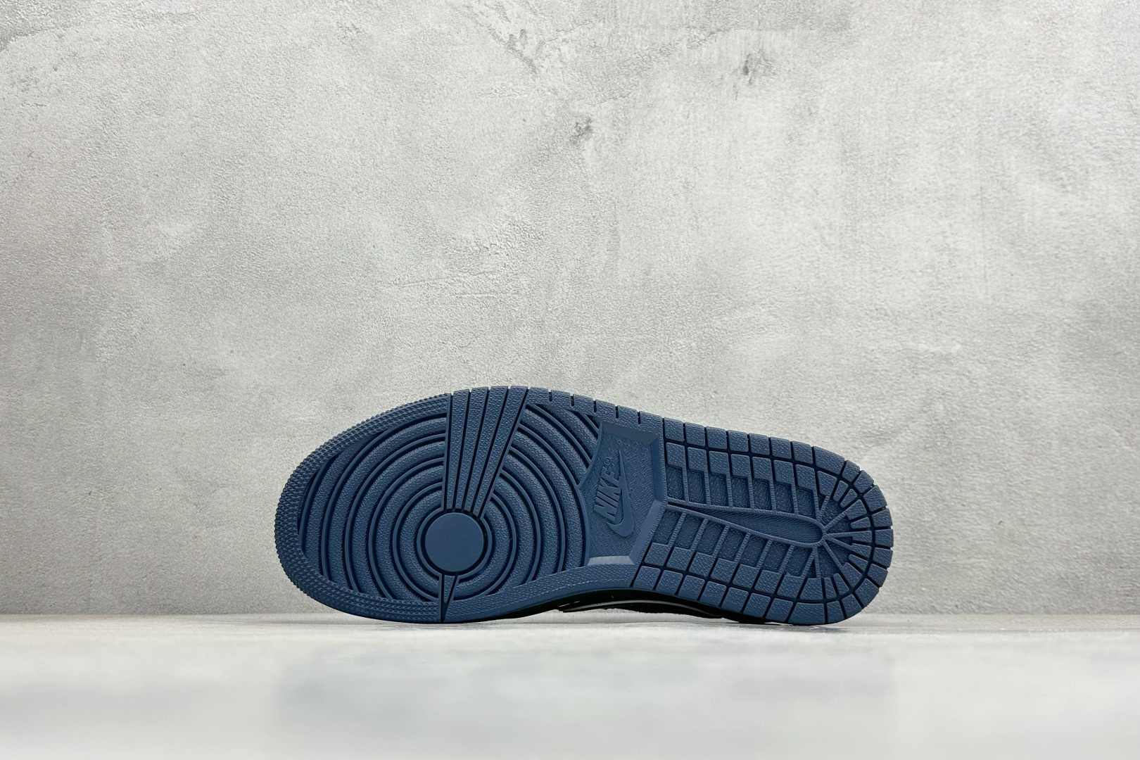 280 XC版Travis Scott x Fragment Design x Jordan Air Jordan 1 Low SP “LV联名——墨兰灰” DZ5899-024