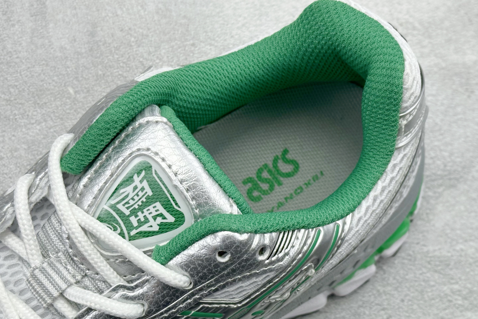 200 CH版Asics Gel-Kayano 12.1 亚瑟士 运动休闲透气专业跑鞋 1203A759-100