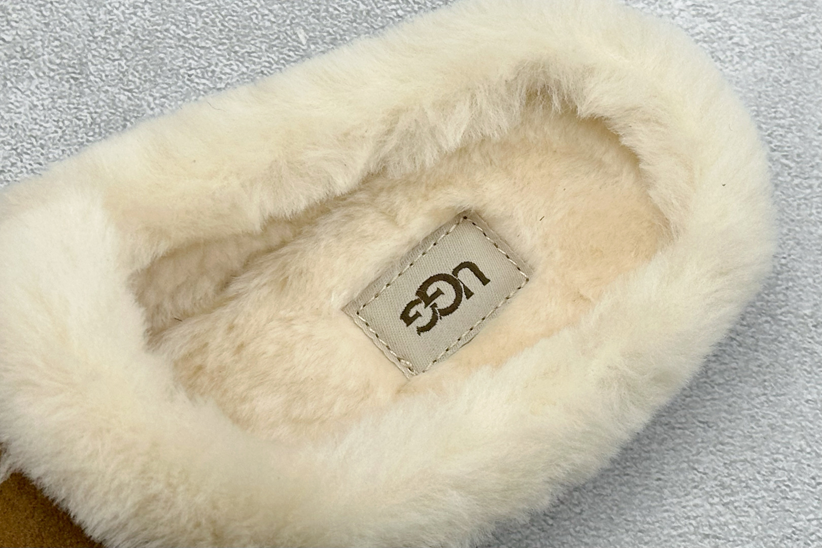 260 UGG 百搭单品 东莞纯原UGG 秋冬羊皮毛一脚蹬懒人鞋 1171391-CHE
