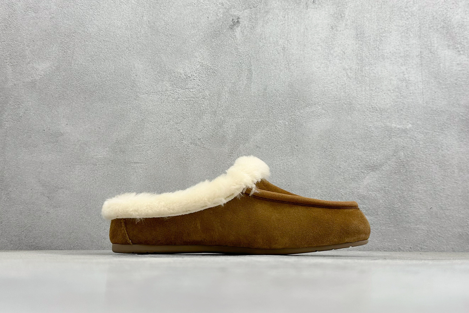 260 UGG 百搭单品 东莞纯原UGG 秋冬羊皮毛一脚蹬懒人鞋 1171391-CHE