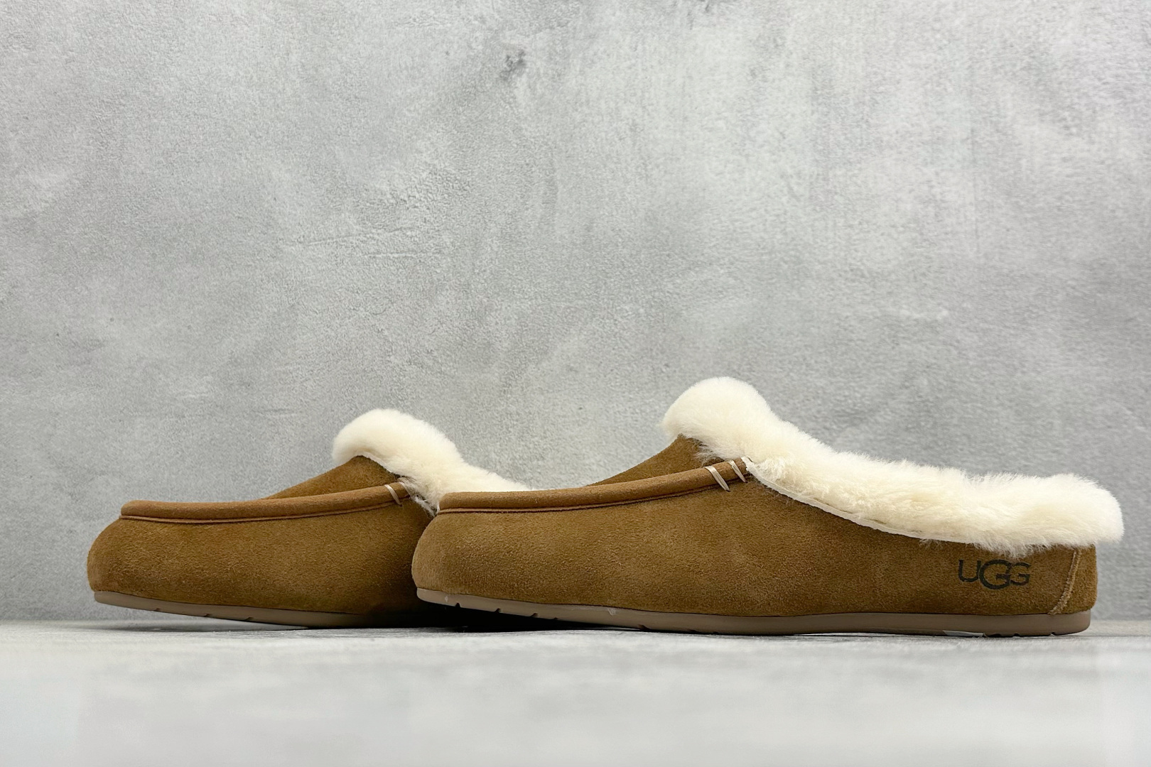 260 UGG 百搭单品 东莞纯原UGG 秋冬羊皮毛一脚蹬懒人鞋 1171391-CHE