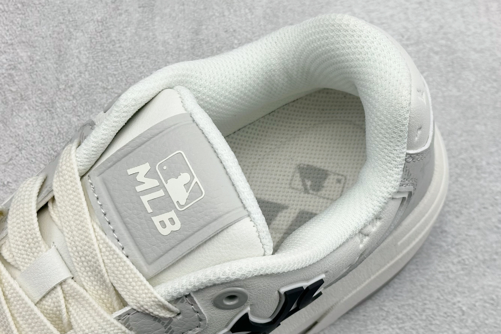 180 MLB Chunky Liner 学长系列低帮 轻量增高厚底百搭休闲运动慢跑鞋 3ASXM036N