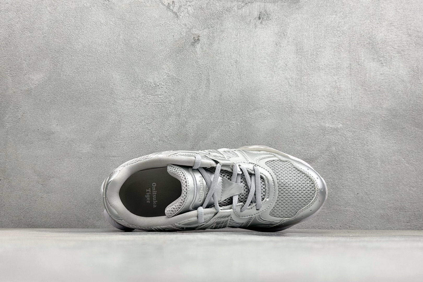 200 Onitsuka Tiger鬼塚虎 TIGRUN 时尚百搭 耐磨 低帮 生活休闲鞋 1183C478-020